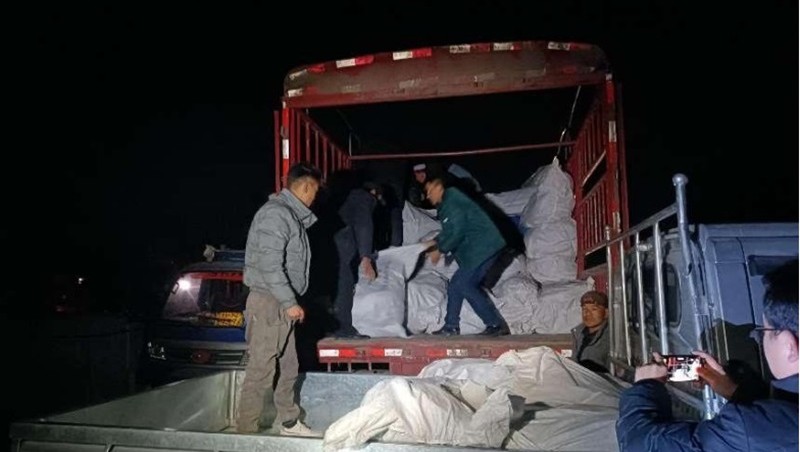 社会责任| pp电子游戏平台节水集团在灾情爆发24小时内将七车急需物资送抵受灾群众手中