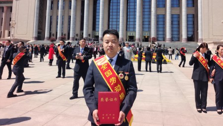 pp电子游戏平台集团朱万同荣获“天下劳动模范”称呼