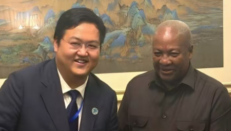 集团董事长王浩宇在北京与加纳总统马哈马举行事情谈判